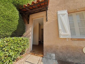 Exterior detail - Apartment with garden and parking near beaches (Hyères)