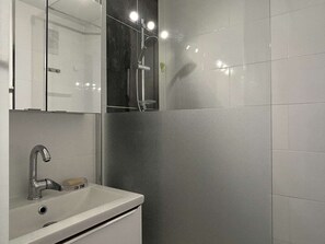 Bathroom - Ground Floor Apt Banyuls 4 pers. Parking Air Conditioning (Banyuls-sur-Mer)