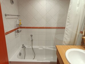 Bathroom - Cozy Studio 4 Guests, Balcony, Parking, WIFI in Pra-Loup (Pra-Loup)