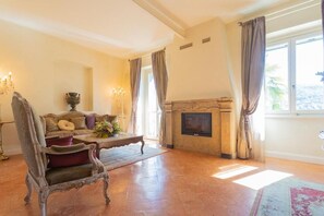 Living area - Luxury Villa in Tremezzo (Tremezzo)