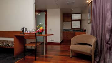 Bàn ủi/dụng cụ ủi quần áo, truy cập Internet không dây miễn phí