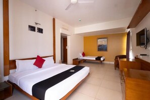 Phòng đôi, ban công, quang cảnh thành phố | Bàn ủi/dụng cụ ủi quần áo, truy cập Internet không dây miễn phí