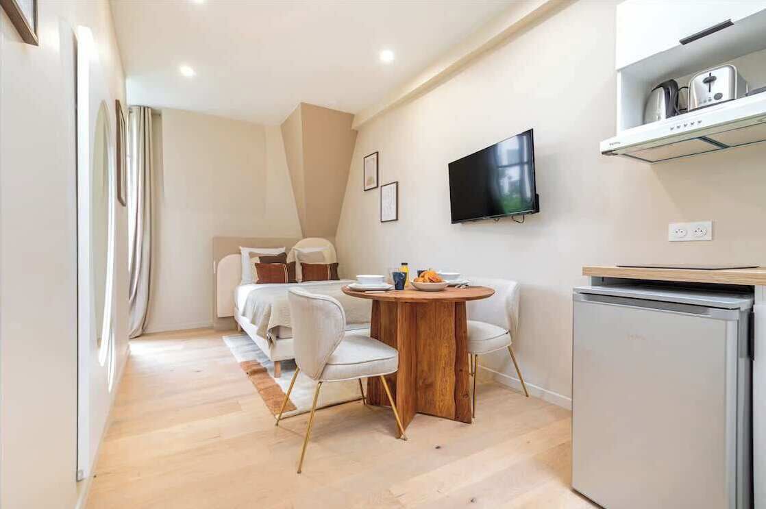 مكواة/لوح كي وواي فاي وملاءات أسرّة