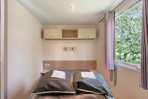 WiFi - Mobile Home for 4 with Shared Pool, Wi-Fi, Air Conditioning – Périgord Noir (Saint-Martial-de-Nabirat)