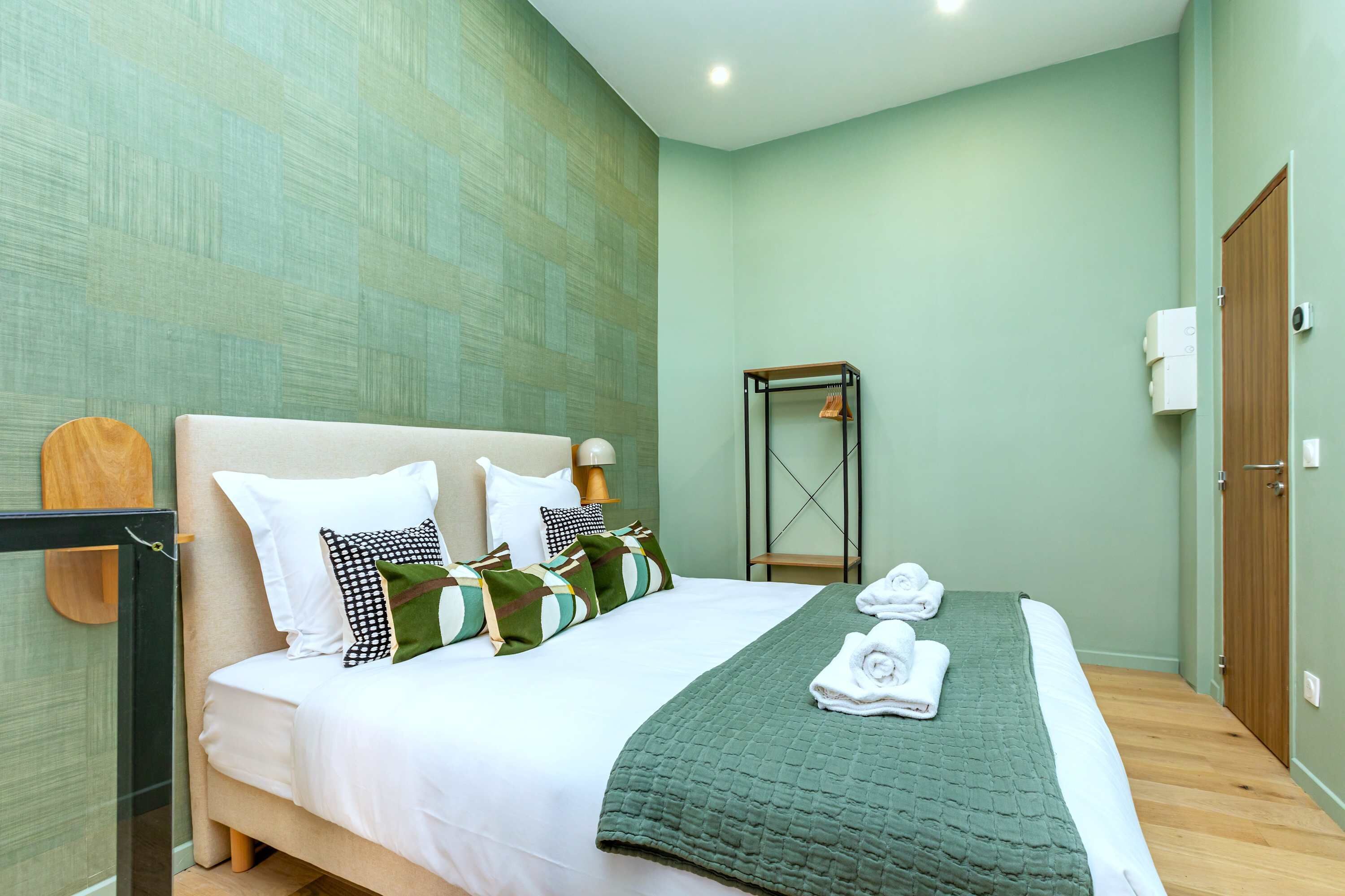 Iron/ironing board, WiFi, bed sheets