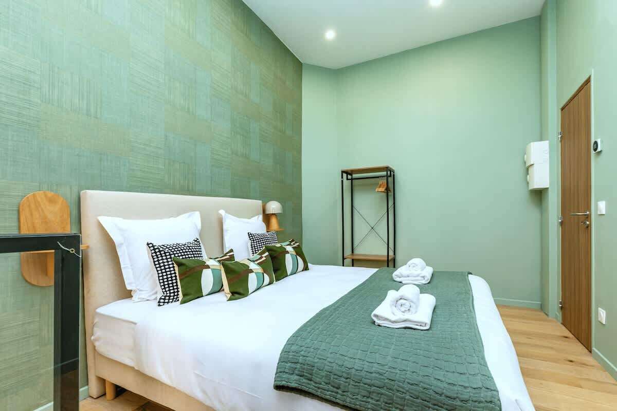 مكواة/لوح كي وواي فاي وملاءات أسرّة