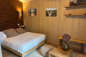 Bed sheets - Vrbo Property (La Ferté-Saint-Aubin)