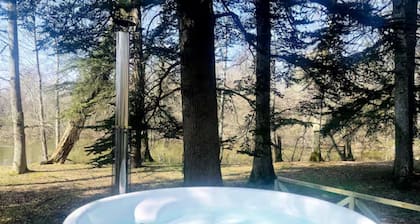 Lodge - Unusual night in the castle grounds