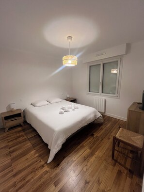 Iron/ironing board, internet, bed sheets