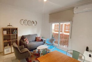 Living area - Melina Arlu Apartment - Barrio La Victoria (Málaga)
