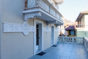 Exterior detail - Lake Orta elegant apartment. Vacation Lake Friends (Alzo)