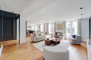 Nhà Duplex, 4 phòng ngủ | Khu phòng khách