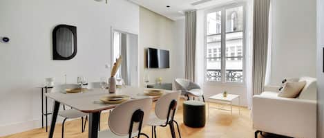 Appartement, 1 chambre | Salle Ă manger