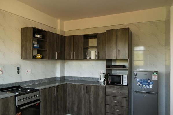 Deluxe Apartment, City View | Private kitchen