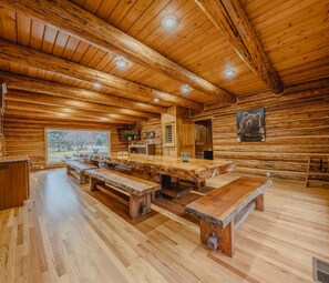 Dining - Wilderness Club Lodge For 25 (Eureka)