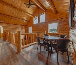 เคบิน, หลายเตียง, ลานระเบียง, วิวภูเขา (Wilderness Club Lodge) | ภายใน