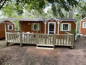 Terrace/patio - 3★ Campsite in Périgord Noir – Mobile Home with Pool, Fishing & Family Activities (Saint-Martial-de-Nabirat)