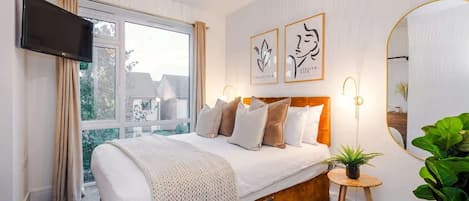 Strygejern/strygebræt, internetforbindelse, sengetøj