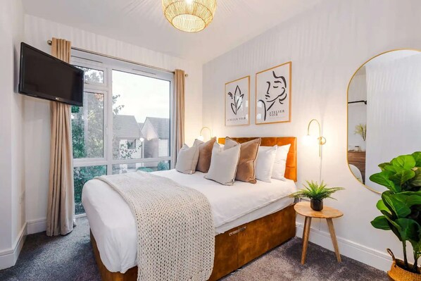 Iron/ironing board, Internet, bed sheets