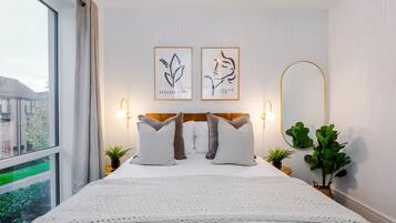 3 bedrooms, iron/ironing board, Internet, bed sheets