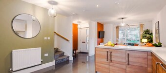 3BDR Terracotta House | Free Parking and Garden