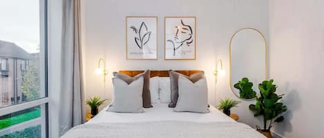 Iron/ironing board, Internet, bed sheets