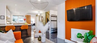 3BDR Terracotta House | Free Parking and Garden