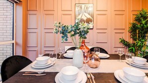 Dining - 3BDR Terracotta House | Free Parking and Garden (Stoke-on-Trent)