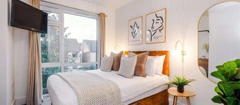 3BDR Terracotta House with Free Parking and Garden