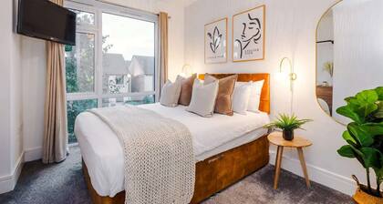 3BDR Terracotta House with Free Parking and Garden