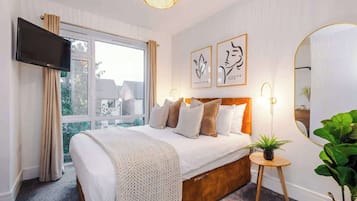 Iron/ironing board, Internet, bed sheets