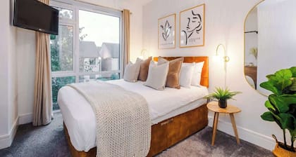 3BDR Terracotta House | Free Parking and Garden