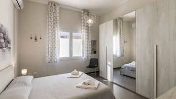 Een strijkplank/strijkijzer, wifi, beddengoed