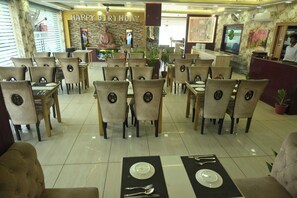 Dining - Hotel Elite Suites (Padrauna)