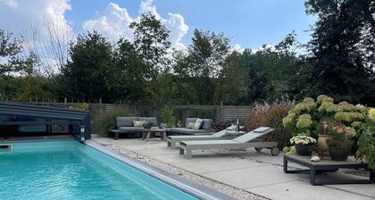 Family villa sleeps 8 / heated pool / dogs allowed / 10' from Pairi Daiza