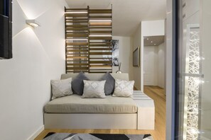 TV - Gian Giacomo Mora, 13 - Refined studio apartment downtown (Milan)