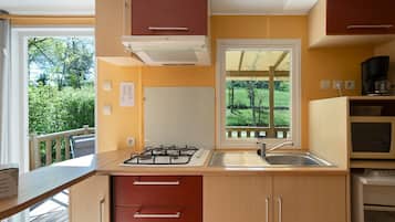 Een koelkast, een magnetron, een kookplaat