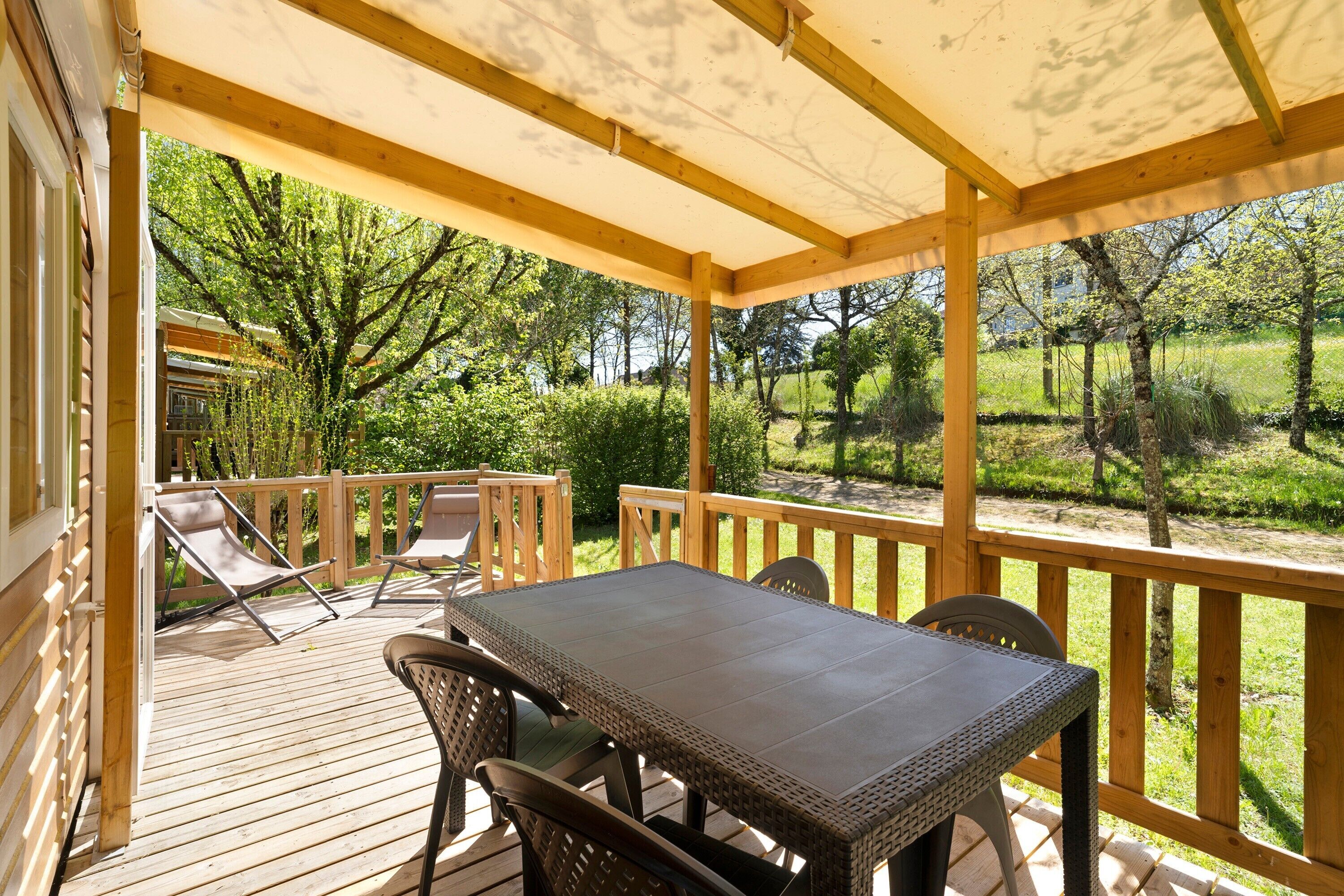 屋外ダイニングエリア