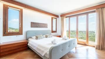 4 bedrooms, WiFi, bed sheets