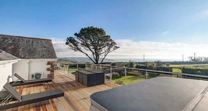 Devon House Hot Tub Sea Views & Family Fun