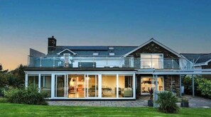Exterior - Devon House Hot Tub Sea Views & Family Fun (Devon)