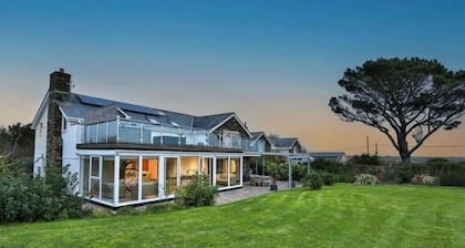 Devon House Hot Tub Sea Views & Family Fun