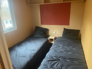 WiFi - 3★ Campsite in Périgord Noir – Mobile Home with Pool, Fishing & Family Activities (Saint-Martial-de-Nabirat)