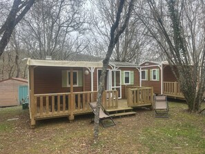 Exterior - 3★ Campsite in Périgord Noir – Mobile Home with Pool, Fishing & Family Activities (Saint-Martial-de-Nabirat)