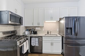 Floor plan - Cozy 2BR Apartment in Jersey City With Smart Lock (Jersey City)