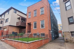 Floor plan - Cozy 2BR Apartment in Jersey City With Smart Lock (Jersey City)