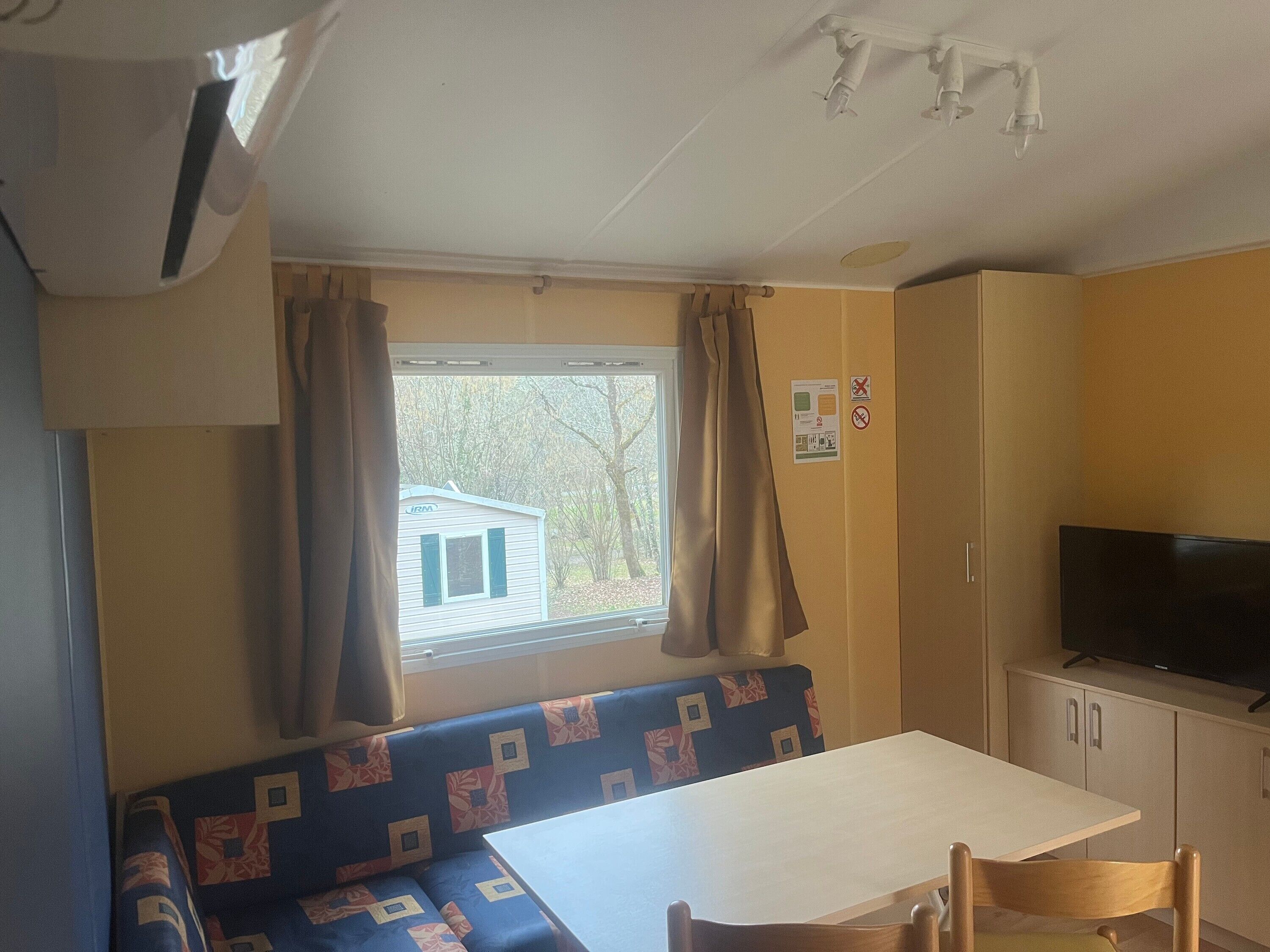 Télévision, table de tennis de table