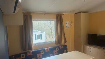 Télévision, table de tennis de table