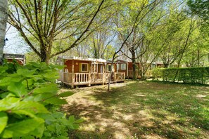 Exterior - 3★ Campsite in Périgord Noir – Mobile Home with Pool, Fishing & Family Activities (Saint-Martial-de-Nabirat)