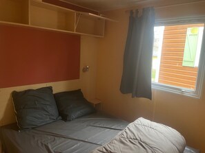 WiFi - 3★ Campsite in Périgord Noir – Mobile Home with Pool, Fishing & Family Activities (Saint-Martial-de-Nabirat)